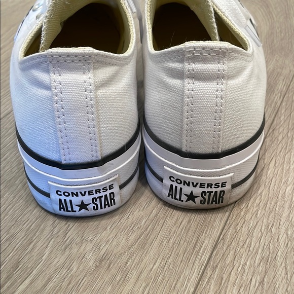 Converse White Canvas Sneakers CHUCK TAYLOR ALL STAR LIFT LOW TOP - Picture 4 of 5